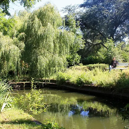 Ξενοδοχείο World House Wetten